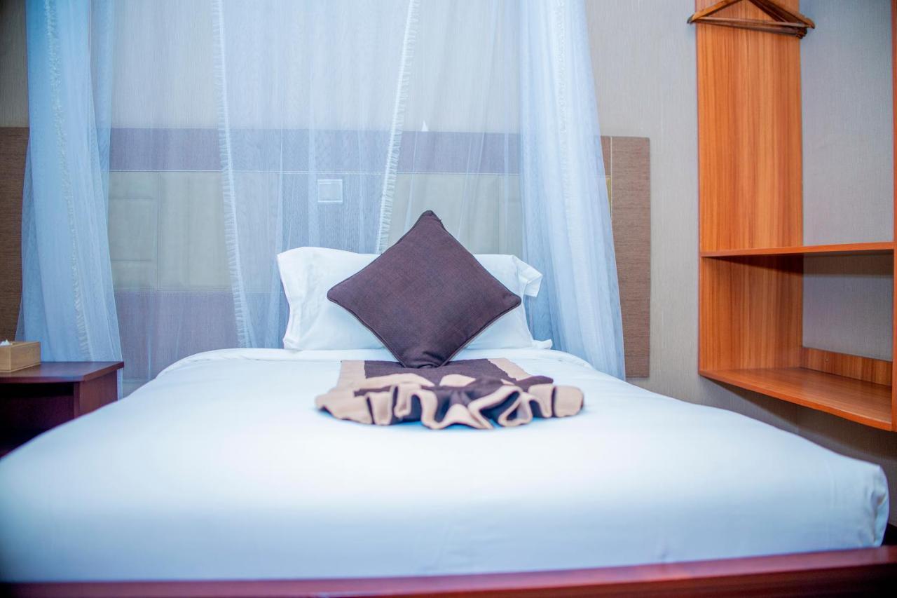 Hera Hotel Кампала Экстерьер фото