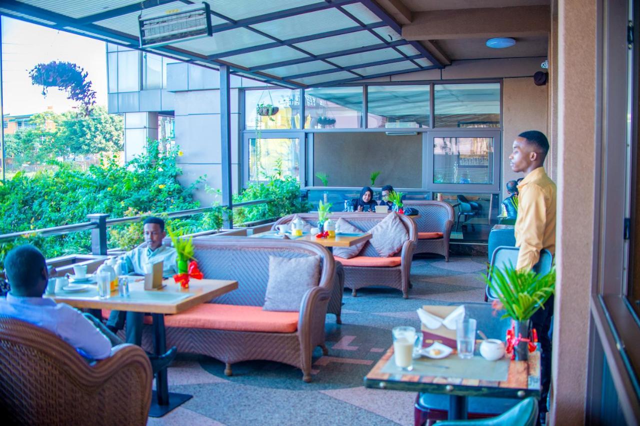 Hera Hotel Кампала Экстерьер фото