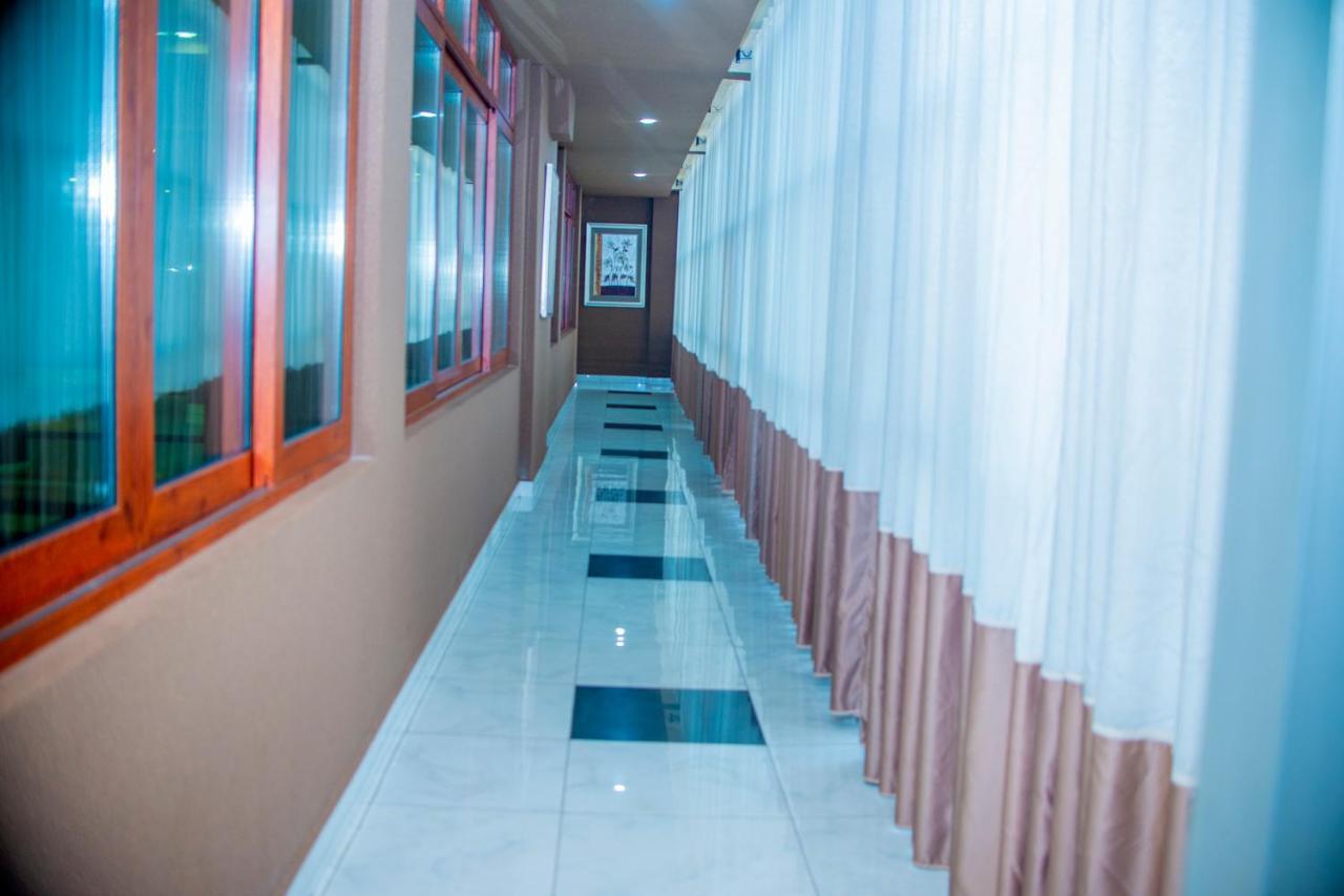 Hera Hotel Кампала Экстерьер фото