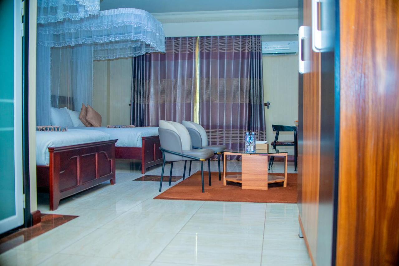 Hera Hotel Кампала Экстерьер фото