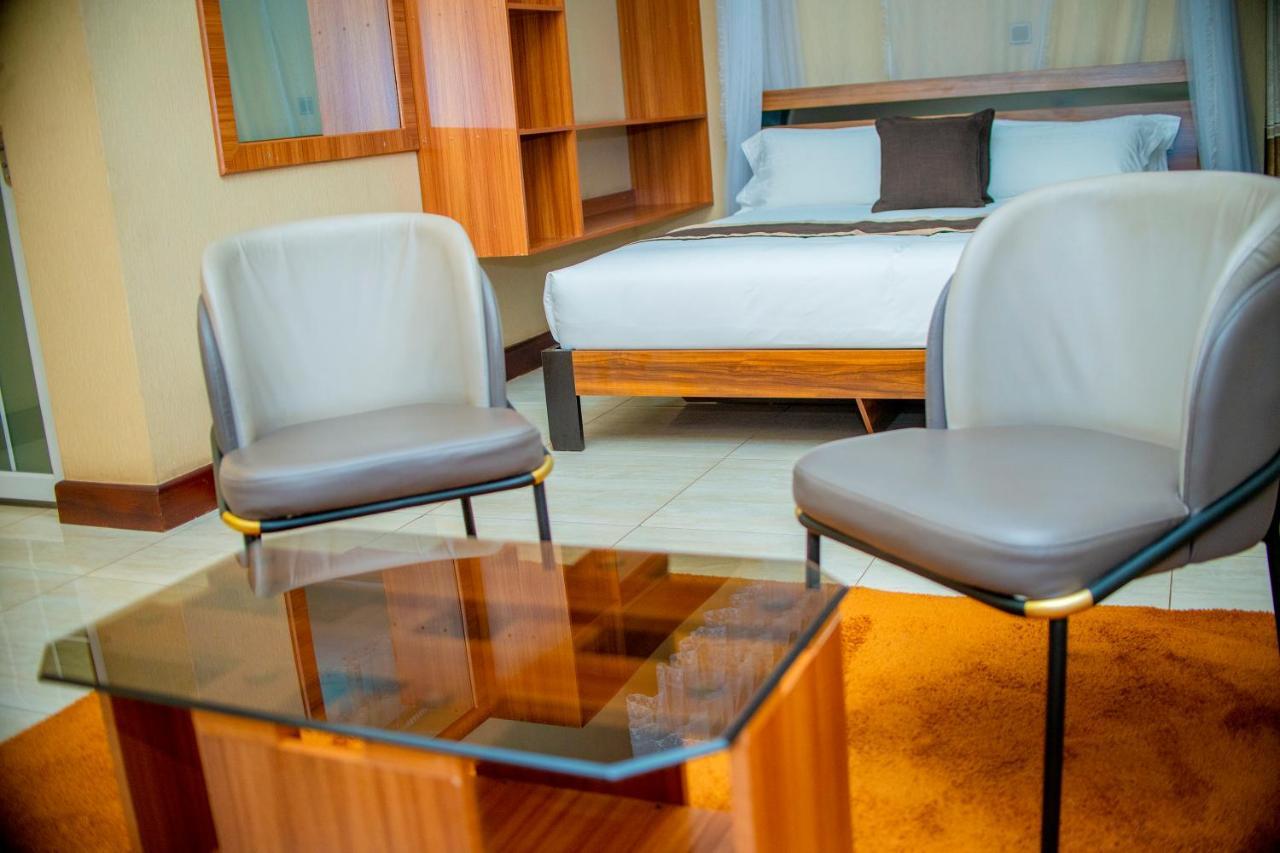 Hera Hotel Кампала Экстерьер фото