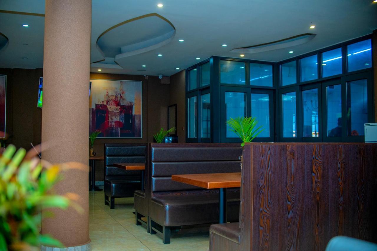Hera Hotel Кампала Экстерьер фото