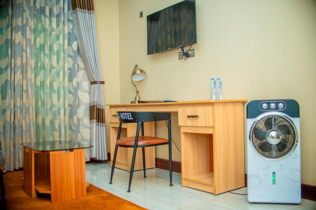Hera Hotel Кампала Экстерьер фото