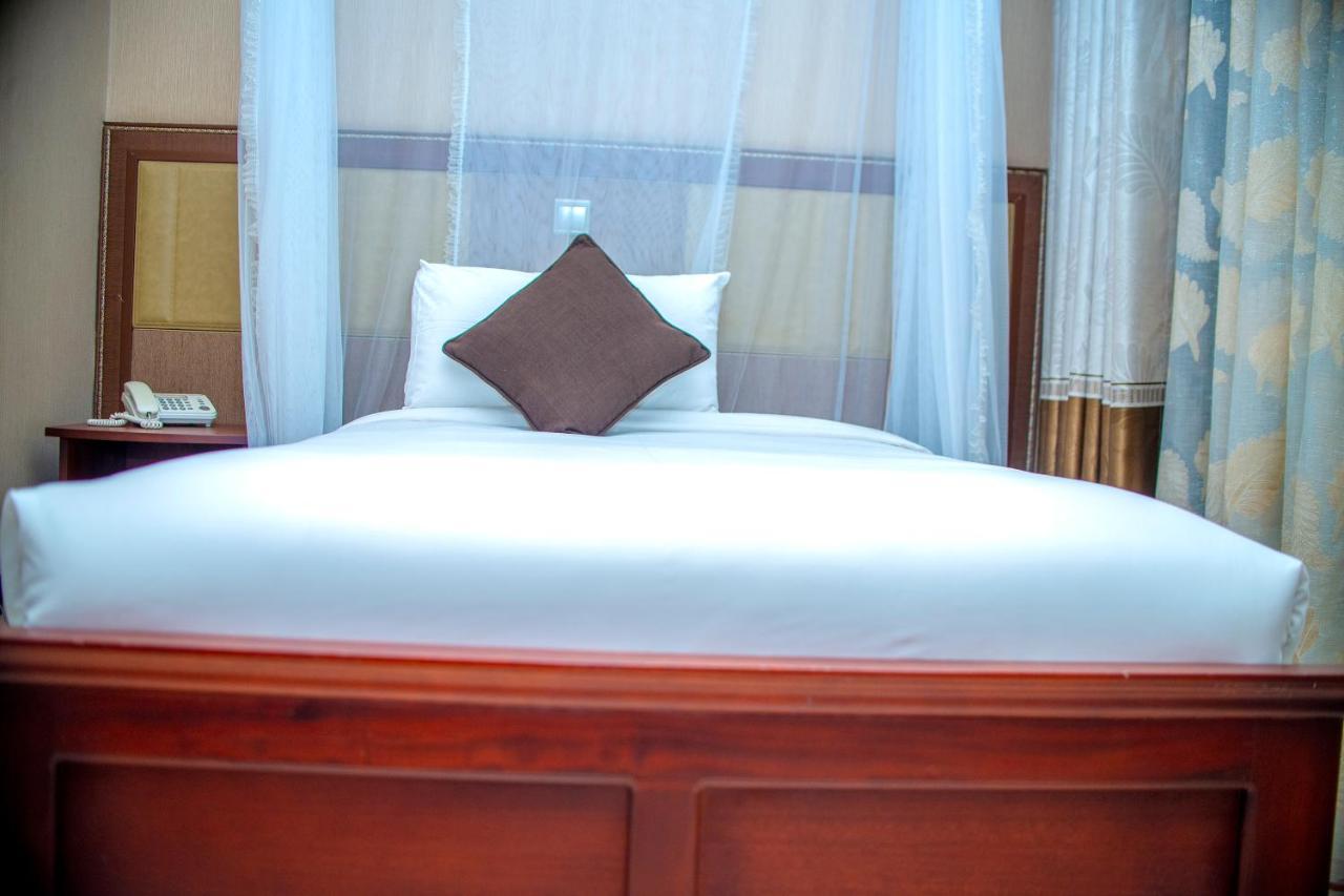 Hera Hotel Кампала Экстерьер фото
