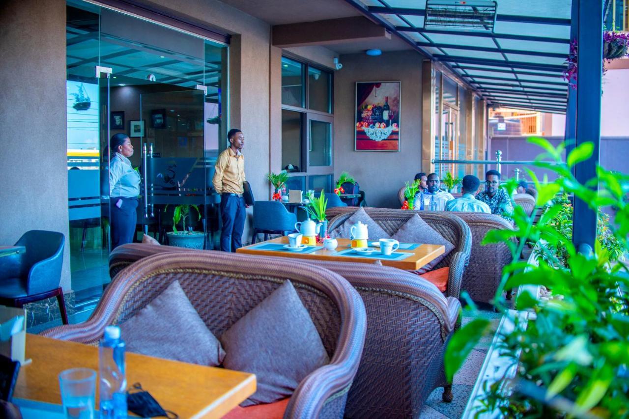 Hera Hotel Кампала Экстерьер фото