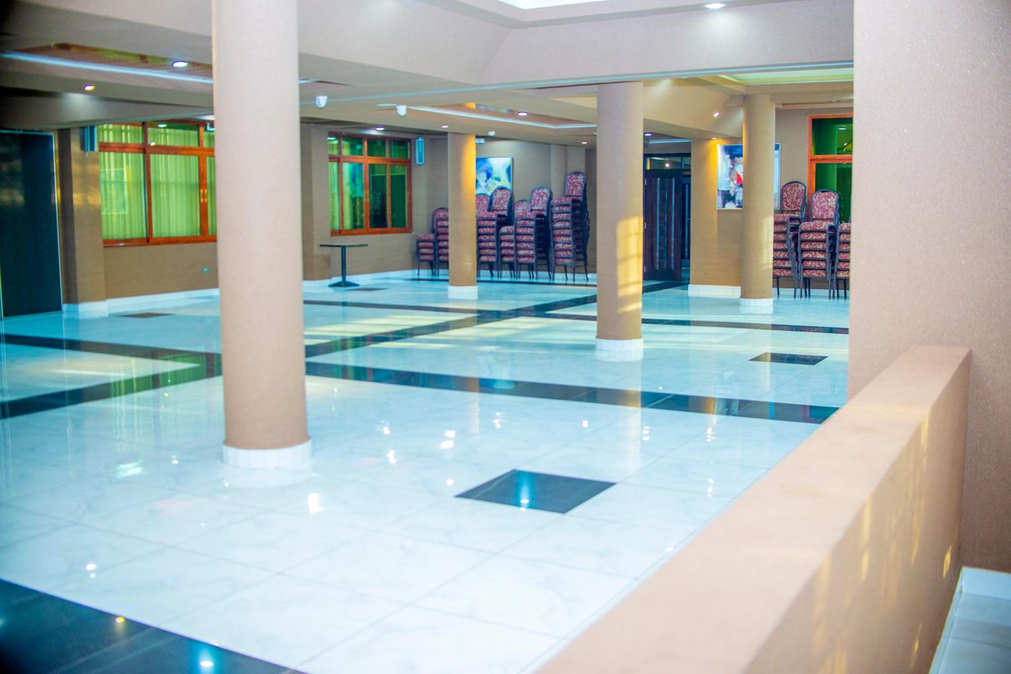 Hera Hotel Кампала Экстерьер фото