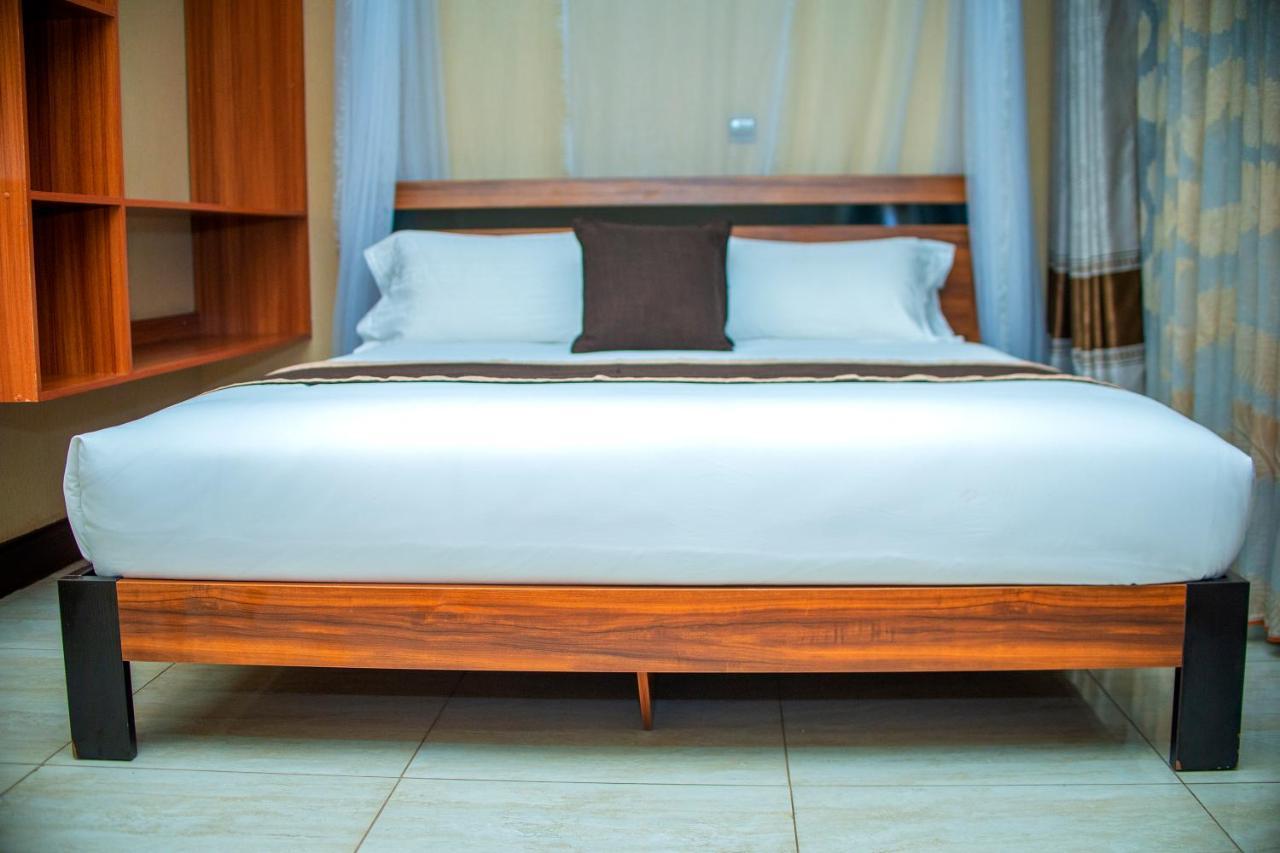 Hera Hotel Кампала Экстерьер фото