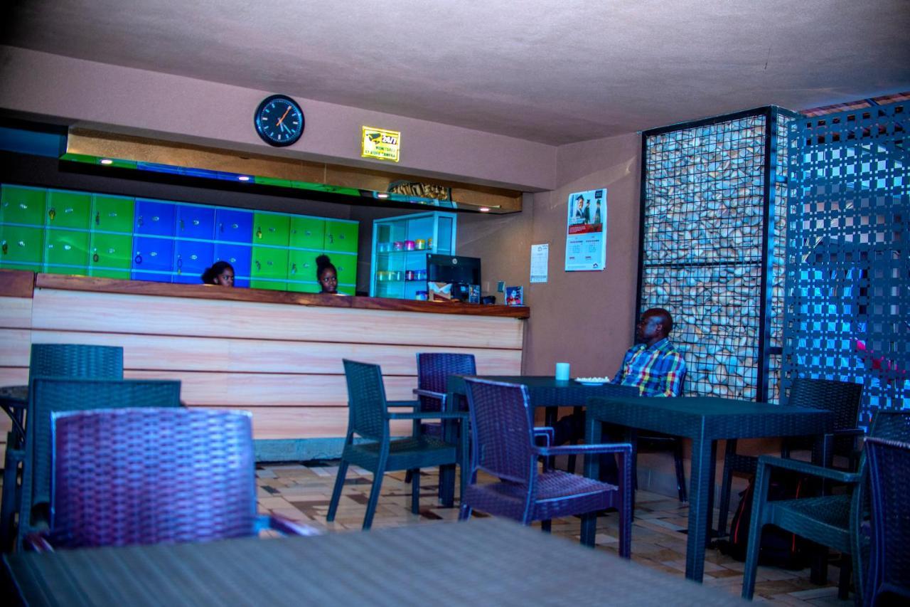 Hera Hotel Кампала Экстерьер фото